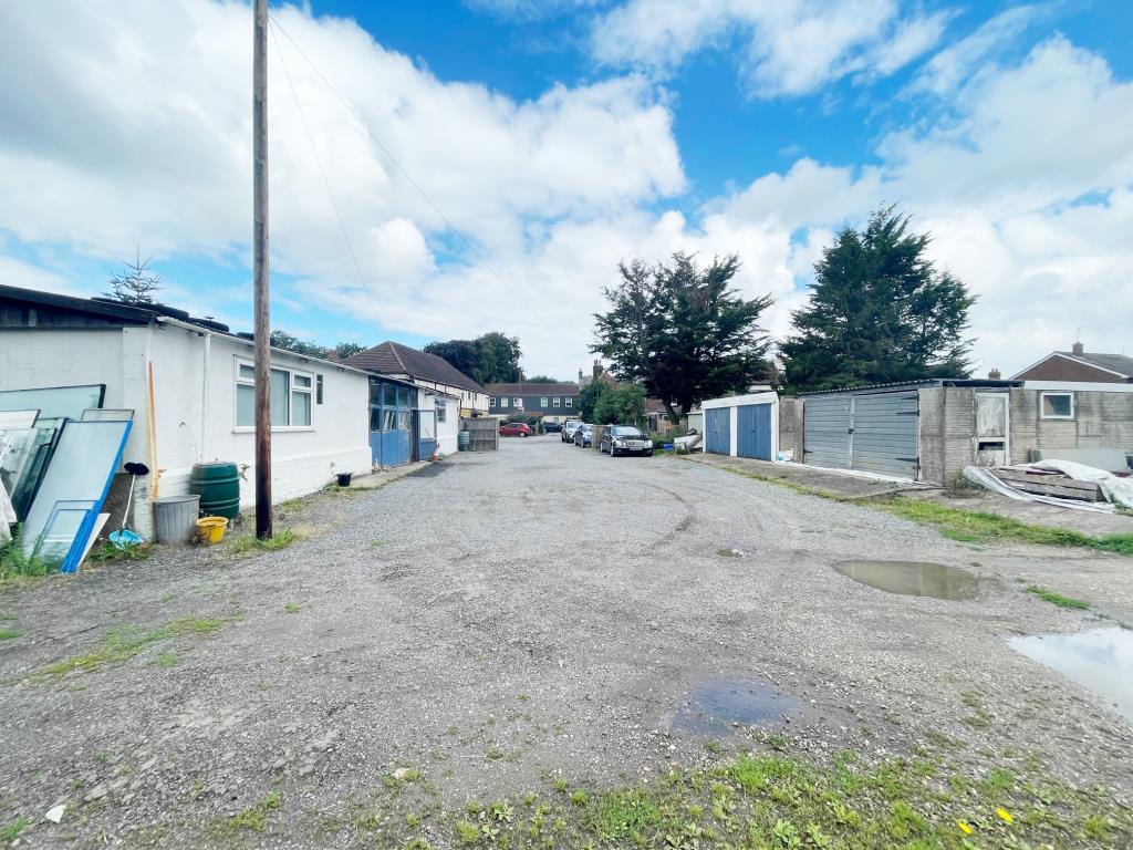 Lot: 163 - COMMERCIAL INVESTMENT AND LAND ENTIRE PLOT EXTENDING TO APPROXIMATELY 2.3 ACRES - General View of Yard